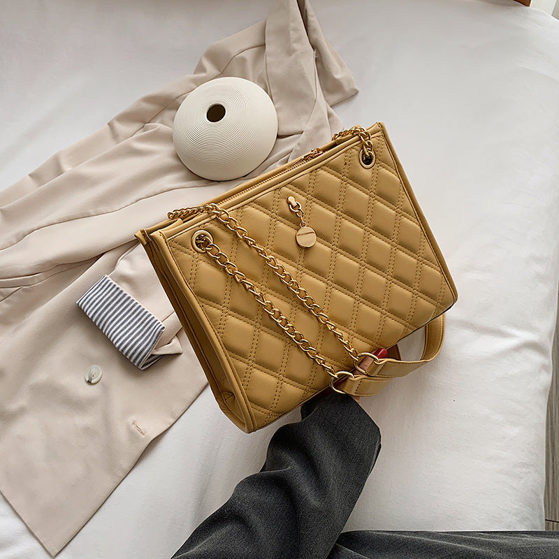 All-match fragrant style rhombic chain pouch