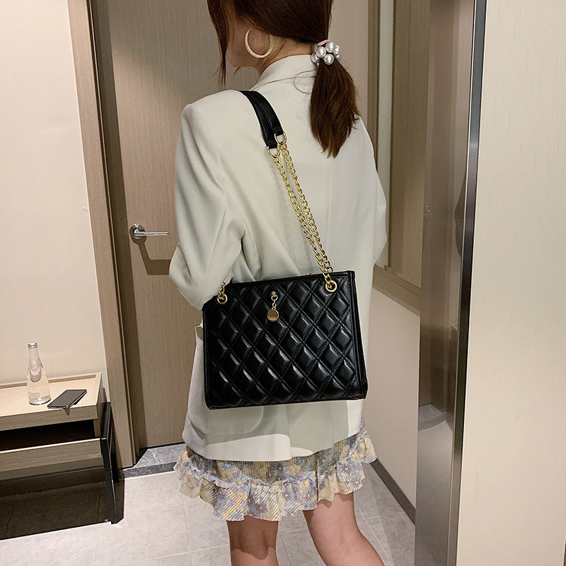 All-match fragrant style rhombic chain pouch