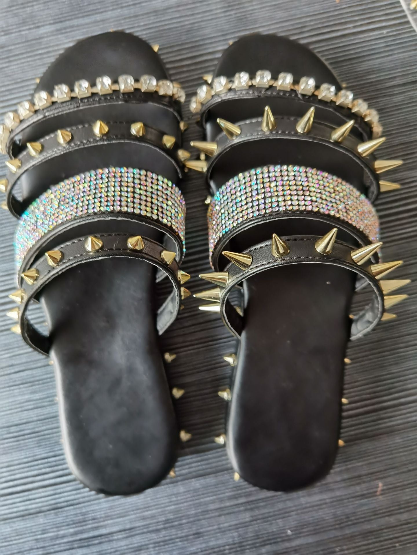 Rivet flat bottom low heel sandals