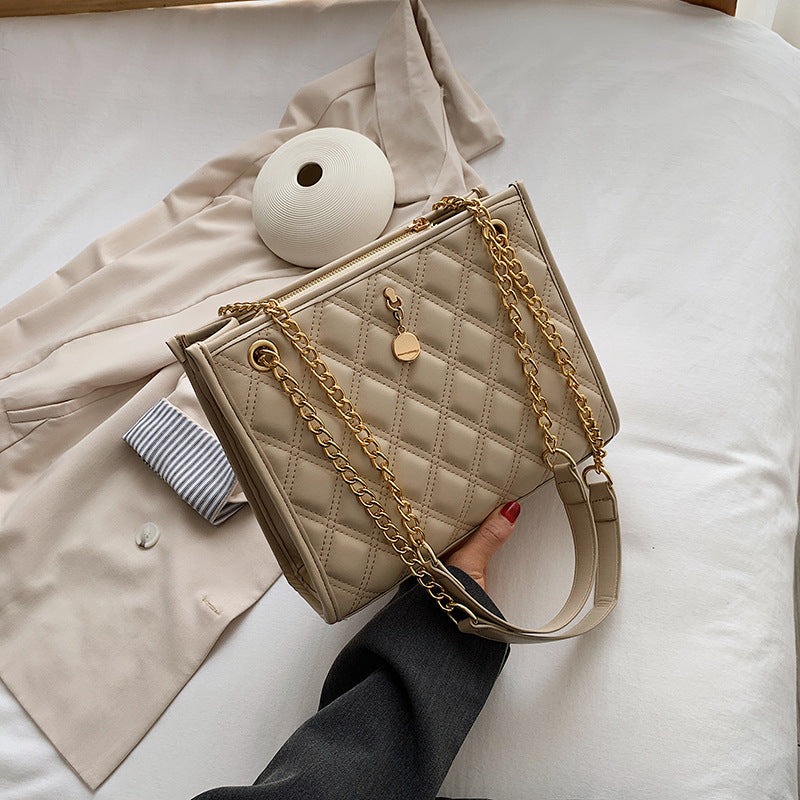 All-match fragrant style rhombic chain pouch