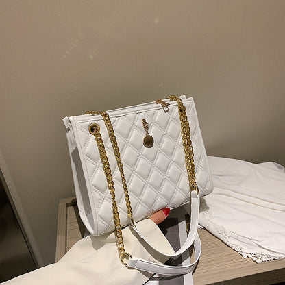 All-match fragrant style rhombic chain pouch