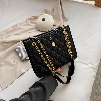 All-match fragrant style rhombic chain pouch